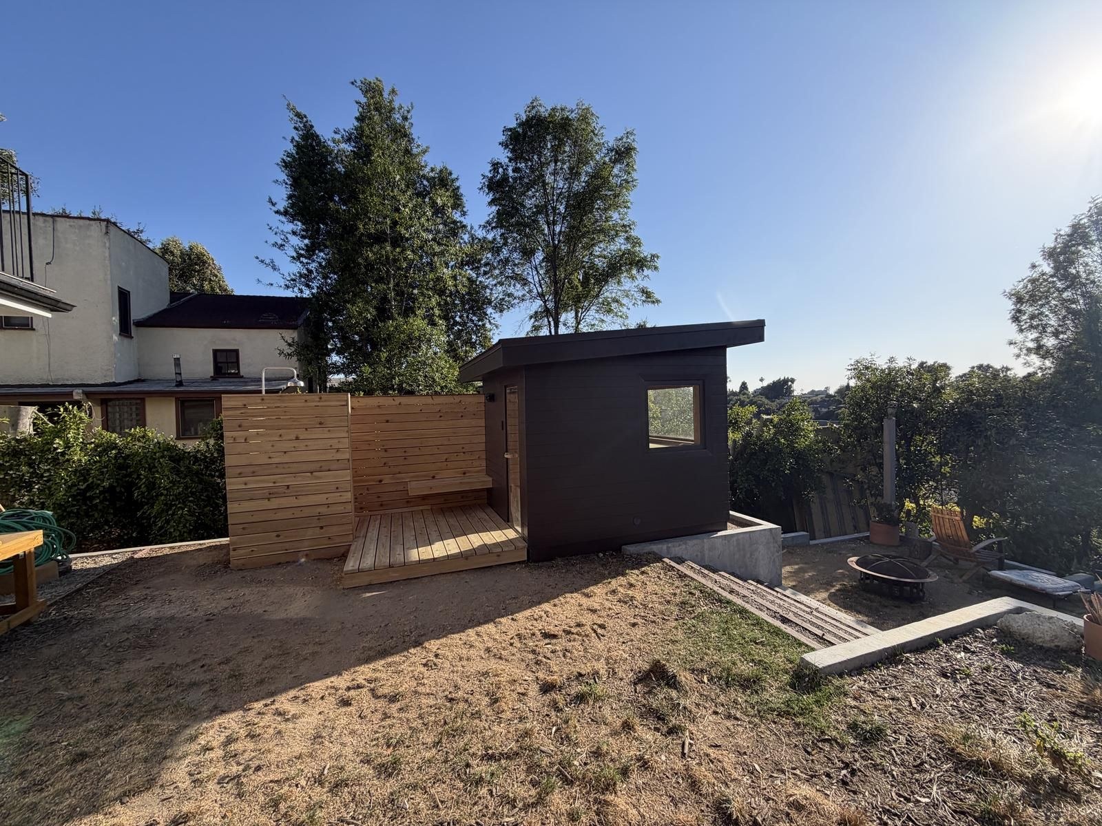 Detached cabin on an acre lot in Coombsville